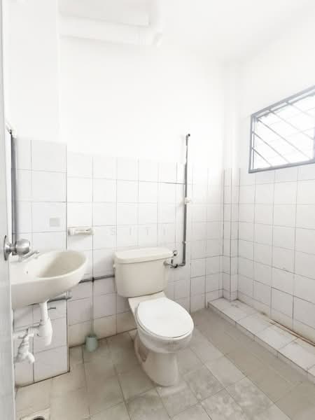 Pangsapuri untuk Dijual di Palm Ville - Siti . - Bathroom - PropertyGuru.com.my