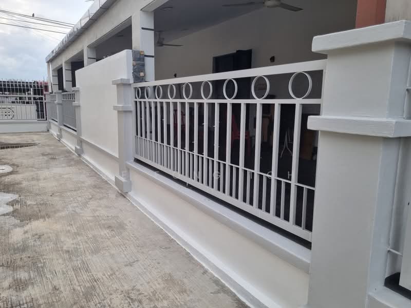 1.5-storey Terraced House for Sale in Taman Gaya (Ulu Tiram) - Ee Fong Toh - PropertyGuru.com.my