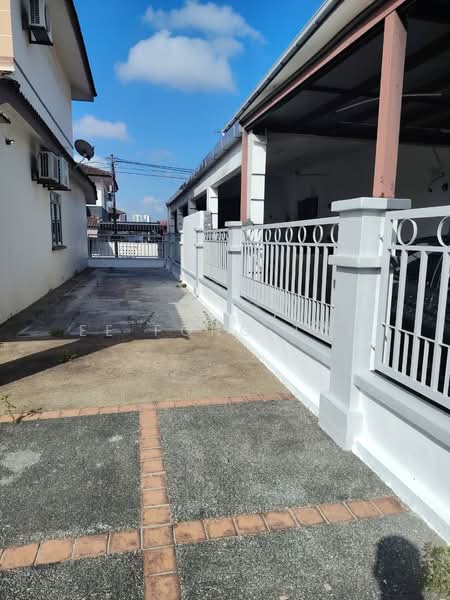 1.5-storey Terraced House for Sale in Taman Gaya (Ulu Tiram) - Ee Fong Toh - PropertyGuru.com.my