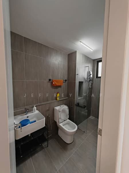 Servis Apartment untuk Disewa di The Pulse Residence - Jeffrey Yap - Bathroom - PropertyGuru.com.my