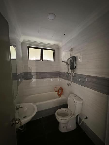 Rumah Teres 2 Tingkat untuk Dijual di Taman Sri Putri (Skudai) - Ee Fong Toh - Bathroom - PropertyGuru.com.my
