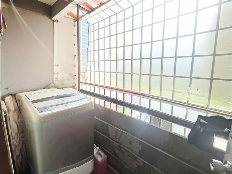 Flat for Sale at Flat PKNS Seksyen 19 - Siti . - Balcony - PropertyGuru.com.my