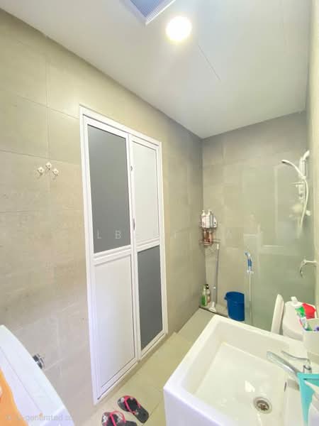 Servis Apartment untuk Disewa di Kenwingston Square Garden - Gilbert Tay - Bathroom - PropertyGuru.com.my