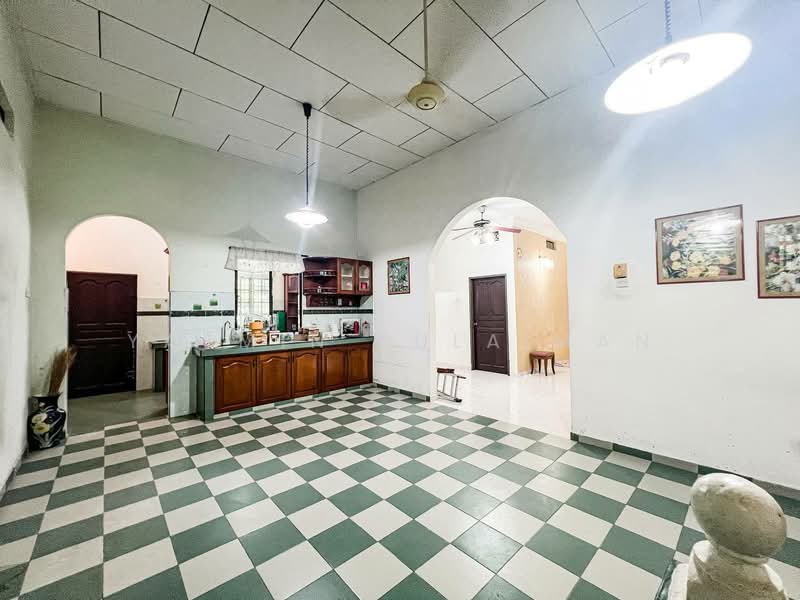 Bungalow for Sale in Taman Ampang Indah (Kuala Kubu Bharu) - Yasmin Sulaiman - Kitchen - PropertyGuru.com.my