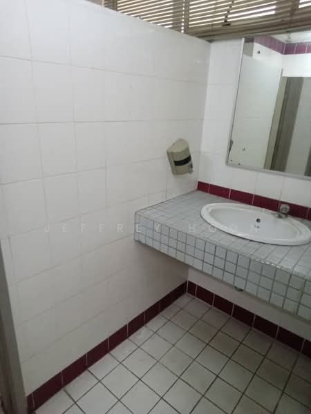 Retail Office for Sale in Kelana Jaya (Petaling Jaya) - Jeffrey Hoon - Bathroom - PropertyGuru.com.my
