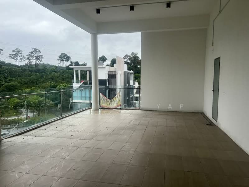 Shop / Office for Rent in Taman Equine (Seri Kembangan) - Pit Voon Yap - Balcony - PropertyGuru.com.my