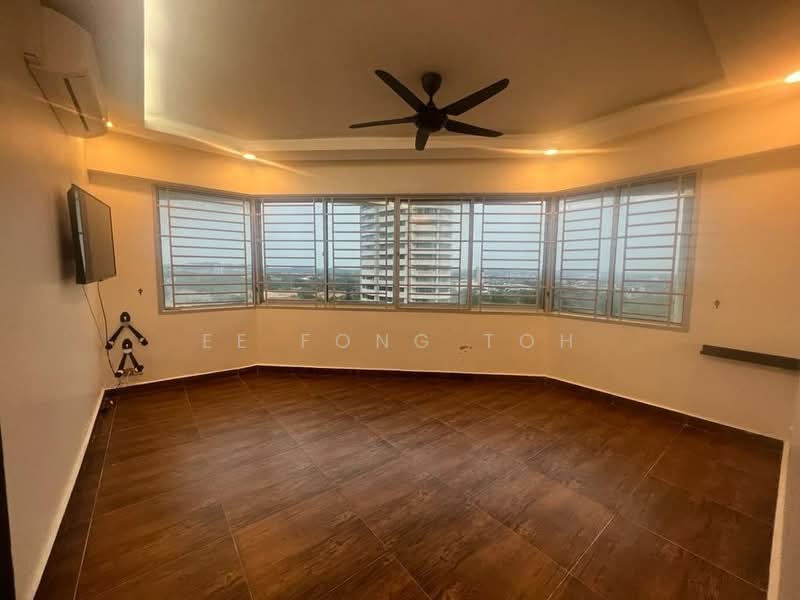 Kondominium untuk Dijual di Country Tower Condominium - Ee Fong Toh - Living Room - PropertyGuru.com.my