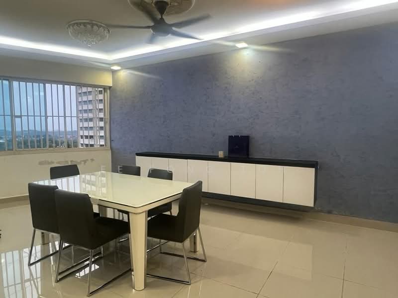 Kondominium untuk Dijual di Country Tower Condominium - Ee Fong Toh - Dining Room - PropertyGuru.com.my