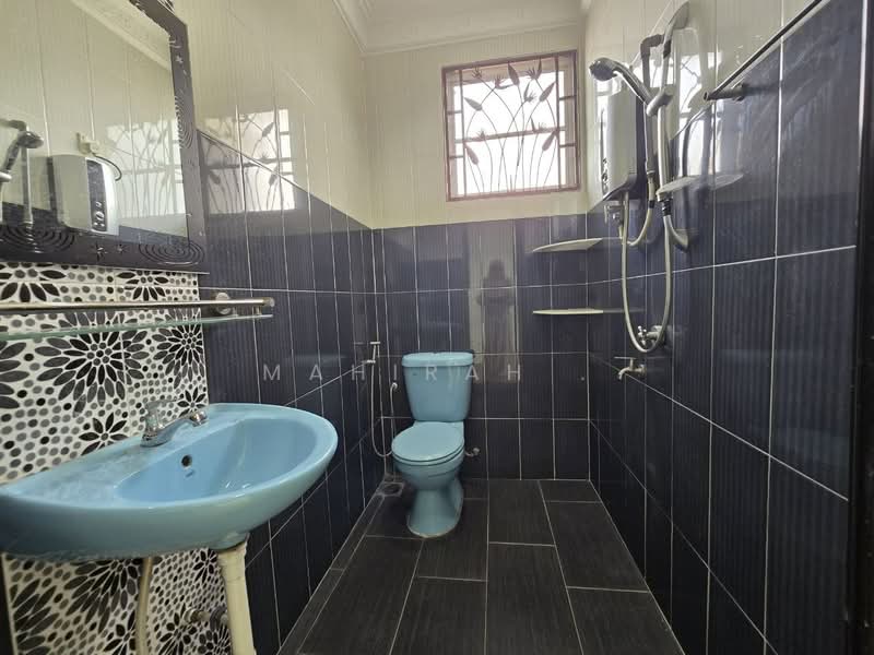 Semi-Detached House for Sale in Shah Alam (Selangor) - Mahirah . - Bathroom - PropertyGuru.com.my