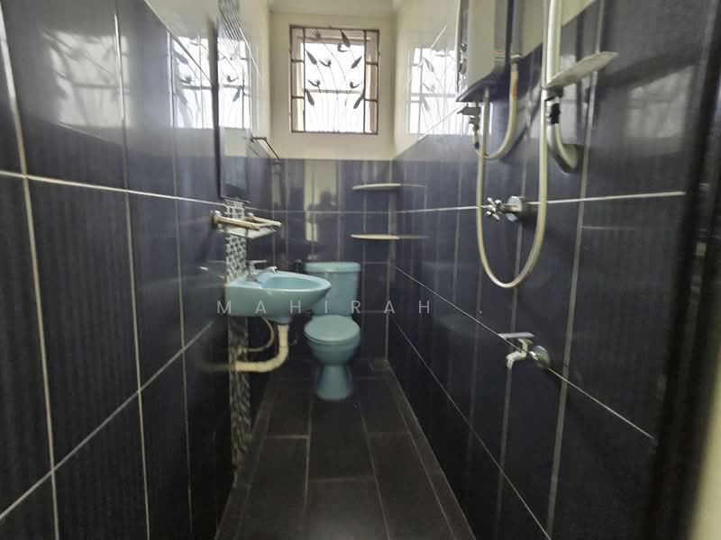 Semi-Detached House for Sale in Shah Alam (Selangor) - Mahirah . - Bathroom - PropertyGuru.com.my