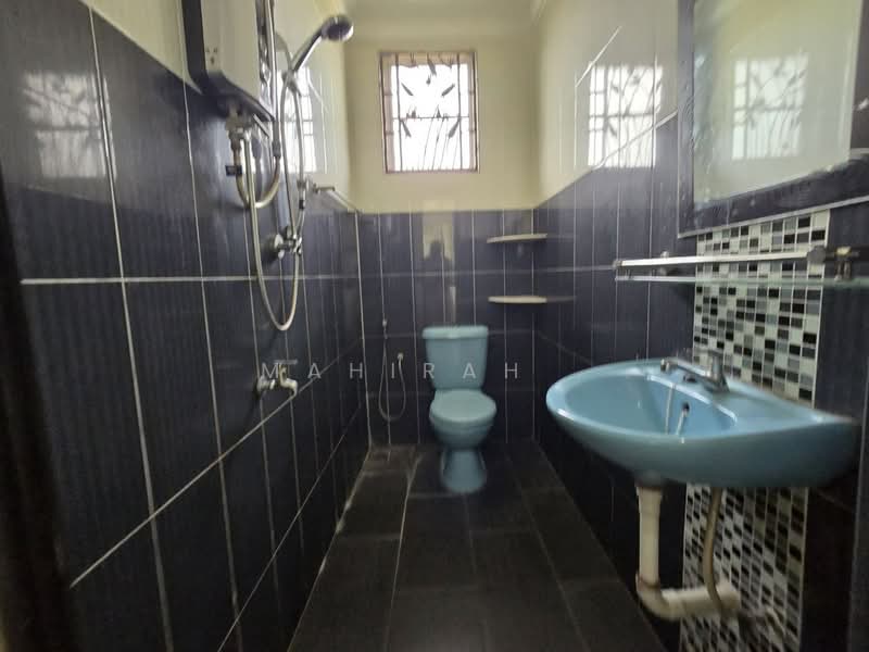 Semi-Detached House for Sale in Shah Alam (Selangor) - Mahirah . - Bathroom - PropertyGuru.com.my