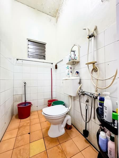 Townhouse for Sale in Batu Caves (Selangor) - M.J Zairin - Bathroom - PropertyGuru.com.my
