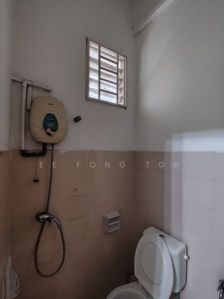 Rumah Teres 2 Tingkat untuk Dijual di Taman Mount Austin (Tebrau) - Ee Fong Toh - Bathroom - PropertyGuru.com.my