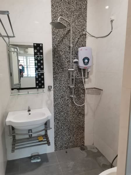 Rumah Teres 1 Tingkat untuk Disewa di Taman Puchong Intan (Puchong) - HL Lau - Bathroom - PropertyGuru.com.my