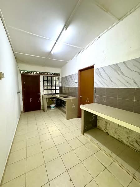 Rumah Teres 2 Tingkat untuk Dijual di Taman Melawati (Ulu Kelang) - Faisal Abu Omar - Kitchen - PropertyGuru.com.my