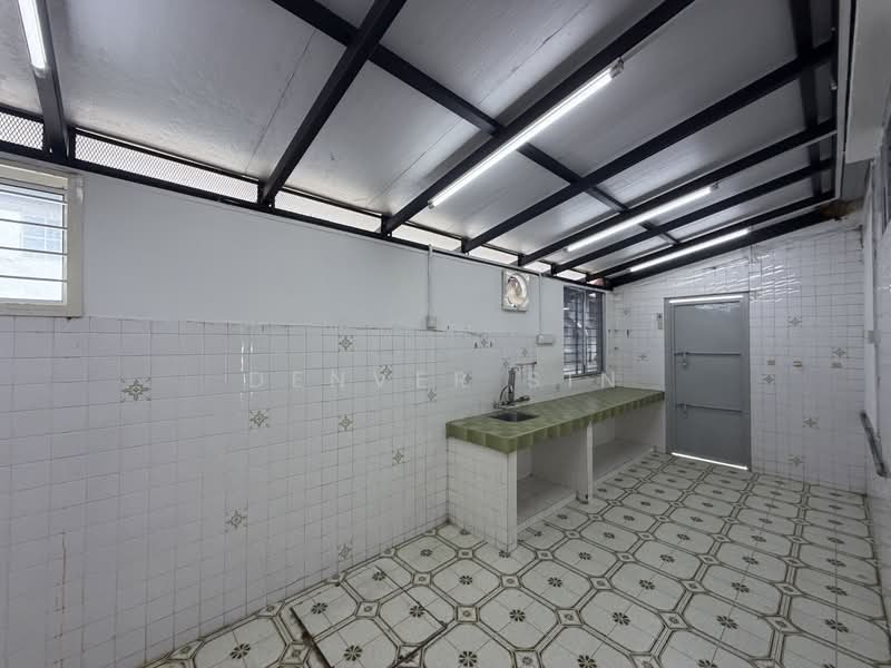 Rumah Teres 2 Tingkat untuk Dijual di Taman Overseas Union (Taman Oug) (Jalan Klang Lama (Old Klang Road)) - Denver Sin - Kitchen - PropertyGuru.com.my