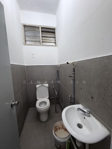 Rumah Teres 2 Tingkat untuk Dijual di Taman Overseas Union (Taman Oug) (Jalan Klang Lama (Old Klang Road)) - Denver Sin - Bathroom - PropertyGuru.com.my