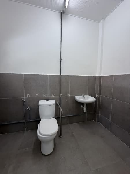 Rumah Teres 2 Tingkat untuk Dijual di Taman Overseas Union (Taman Oug) (Jalan Klang Lama (Old Klang Road)) - Denver Sin - Bathroom - PropertyGuru.com.my