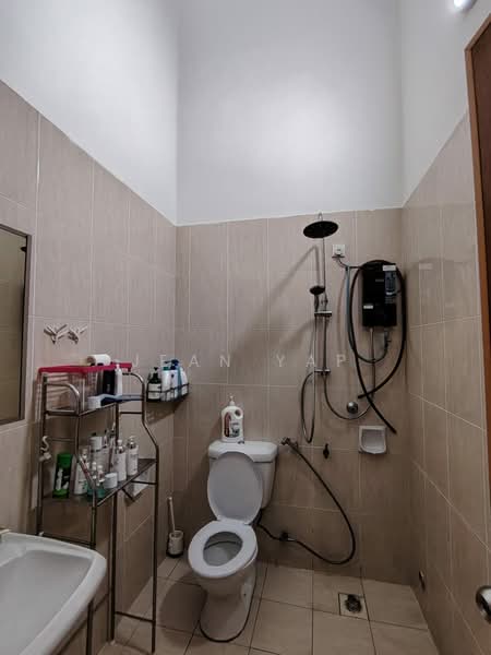 Rumah Teres 2 Tingkat untuk Dijual di Taman Mount Austin (Tebrau) - Jean Yap - Bathroom - PropertyGuru.com.my