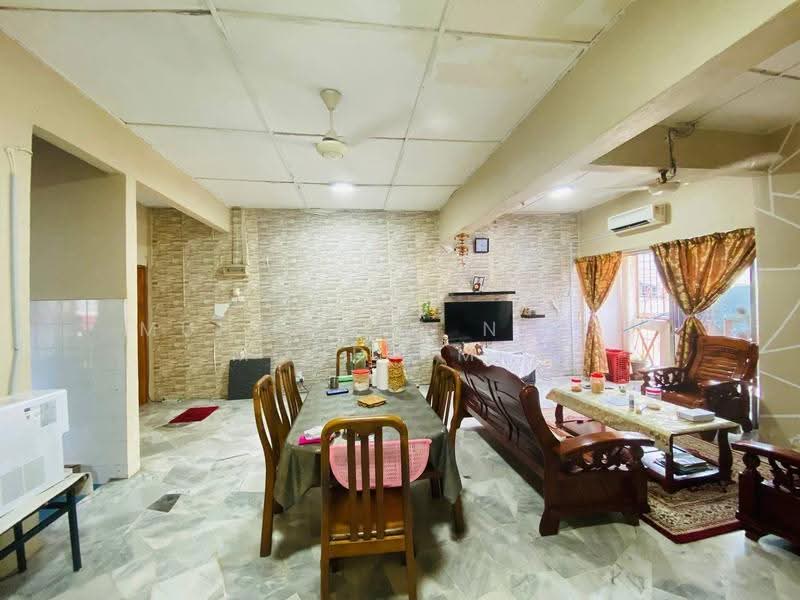 Shop / Office for Sale in Ampang (Kuala Lumpur) - Muhammad Nazli Mohd Amin - Living Room - PropertyGuru.com.my