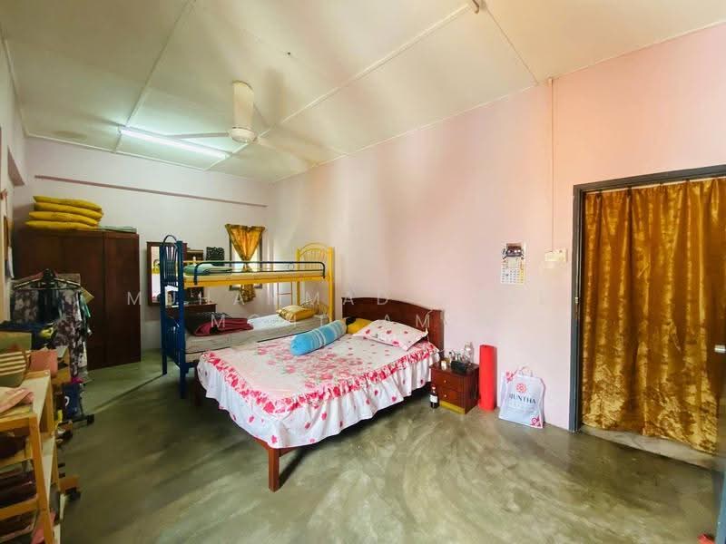 Shop / Office for Sale in Ampang (Kuala Lumpur) - Muhammad Nazli Mohd Amin - Bedroom - PropertyGuru.com.my