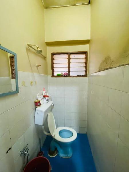 Shop / Office for Sale in Ampang (Kuala Lumpur) - Muhammad Nazli Mohd Amin - Bathroom - PropertyGuru.com.my