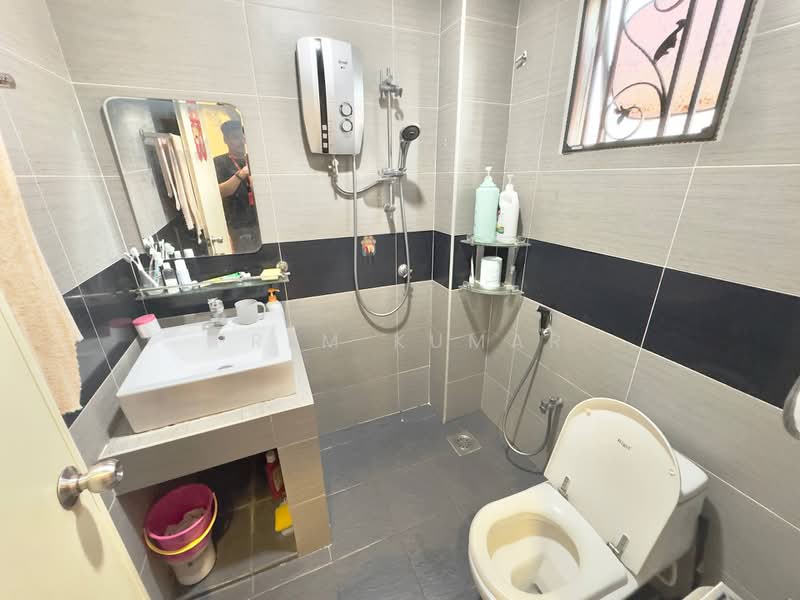 Rumah Teres 2 Tingkat untuk Dijual di Kota Perdana (Seri Kembangan) - Prem Kumar - Bathroom - PropertyGuru.com.my