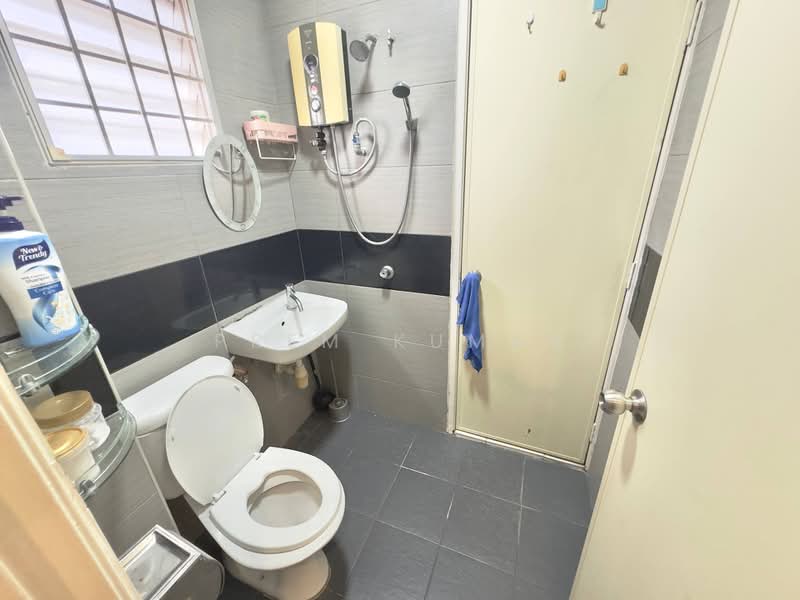 Rumah Teres 2 Tingkat untuk Dijual di Kota Perdana (Seri Kembangan) - Prem Kumar - Bathroom - PropertyGuru.com.my