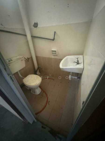 Shop / Office for Sale in Taman Mutiara (Jelutong) - Jeff Ooi - Bathroom - PropertyGuru.com.my
