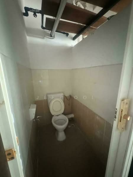 Shop / Office for Sale in Taman Mutiara (Jelutong) - Jeff Ooi - Bathroom - PropertyGuru.com.my