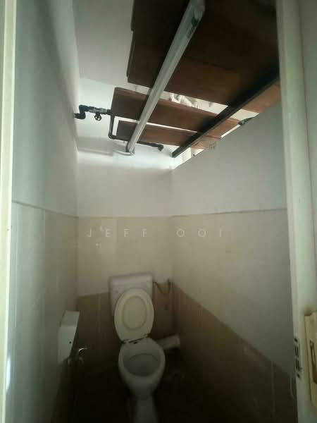 Shop / Office for Sale in Taman Mutiara (Jelutong) - Jeff Ooi - Bathroom - PropertyGuru.com.my