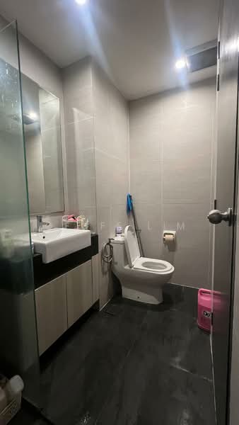 Kondominium untuk Disewa di Queensville - Geoff Lim - Bathroom - PropertyGuru.com.my