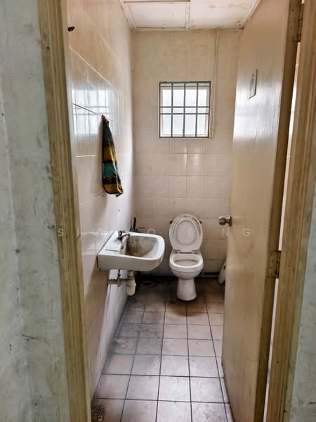 Terrace Factory for Sale in Taman Sri Muda (Shah Alam) - Siu Yoke Ng - Bathroom - PropertyGuru.com.my