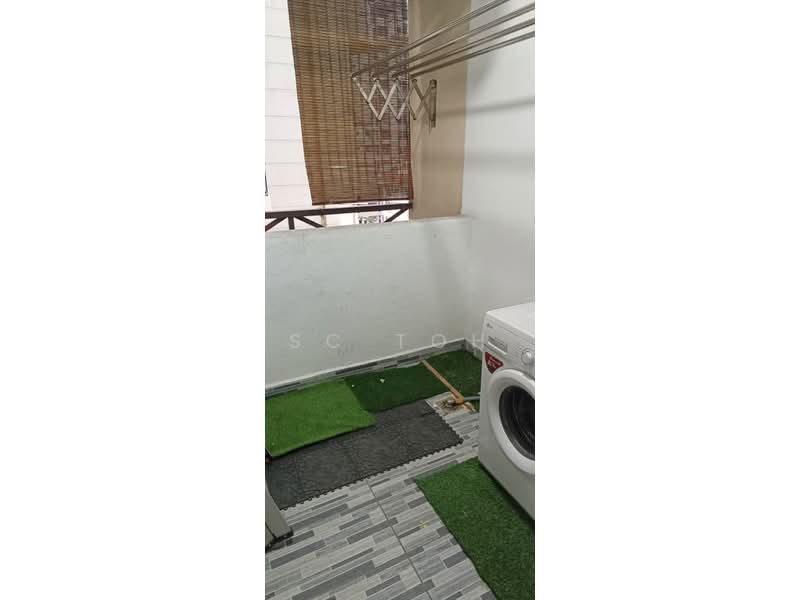 Kondominium untuk Disewa di Desa Villa Condominium - SC Toh - Balcony - PropertyGuru.com.my