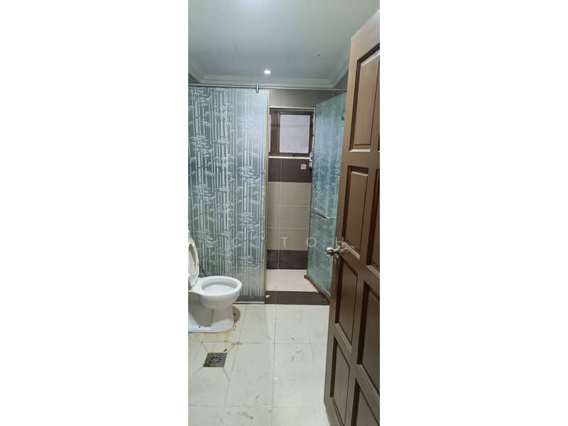 Kondominium untuk Disewa di Desa Villa Condominium - SC Toh - Bathroom - PropertyGuru.com.my