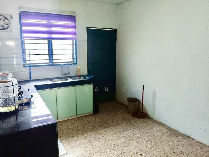 1-storey Terraced House for Sale in Taman Sentosa (Klang) - Hazeman Omar - Kitchen - PropertyGuru.com.my