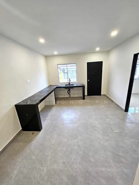 1-storey Terraced House for Sale in Bandar Selesa Jaya (Skudai) - Han Yong Ang - Kitchen - PropertyGuru.com.my