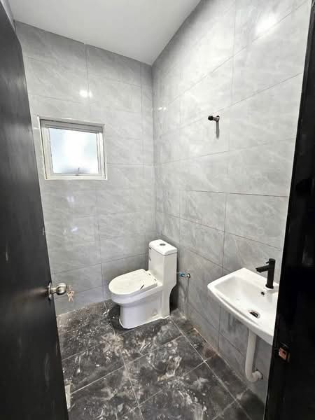 1-storey Terraced House for Sale in Bandar Selesa Jaya (Skudai) - Han Yong Ang - Bathroom - PropertyGuru.com.my