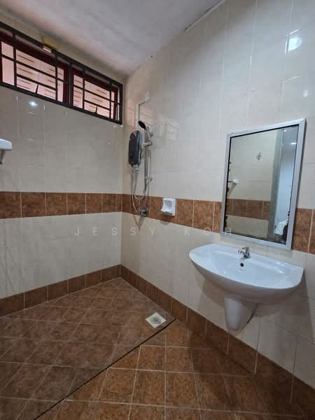 2-storey Terraced House for Rent in Taman Damansara Aliff (Tampoi) - Jessy Koh - Bathroom - PropertyGuru.com.my