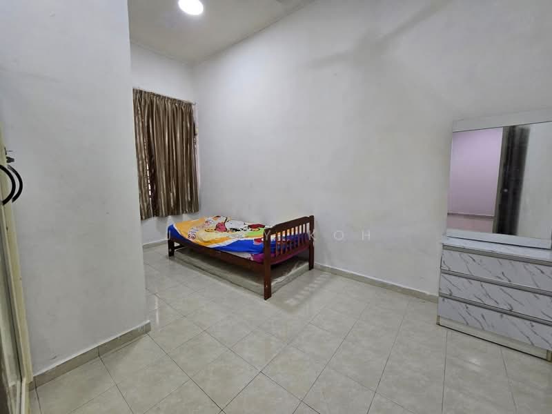 2-storey Terraced House for Rent in Taman Damansara Aliff (Tampoi) - Jessy Koh - Bedroom - PropertyGuru.com.my