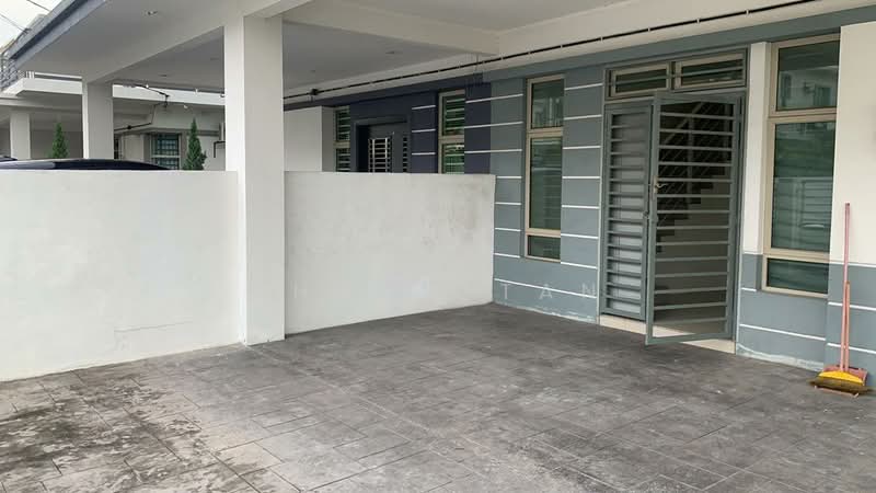 Semi-Detached House for Sale in Bandar Saujana Putra (Tanjong Duabelas) - Shawn Tan - Exterior - PropertyGuru.com.my