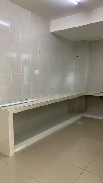 Semi-Detached House for Sale in Bandar Saujana Putra (Tanjong Duabelas) - Shawn Tan - Kitchen - PropertyGuru.com.my