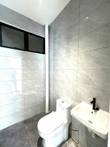 Rumah Berkembar untuk Dijual di Taman Megah Ria (Masai) - Wil Mong - Bathroom - PropertyGuru.com.my