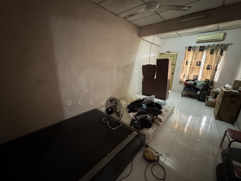 2-storey Terraced House for Sale in Taman Overseas Union (Taman Oug) (Jalan Klang Lama (Old Klang Road)) - Denver Sin - Bedroom - PropertyGuru.com.my