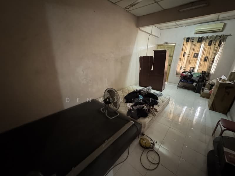 2-storey Terraced House for Sale in Taman Overseas Union (Taman Oug) (Jalan Klang Lama (Old Klang Road)) - Denver Sin - Bedroom - PropertyGuru.com.my