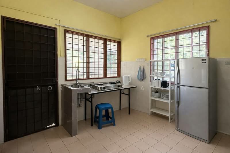 2-storey Terraced House for Sale in Seksyen 3 (Bangi) - Nor Azhar Azlan - Kitchen - PropertyGuru.com.my