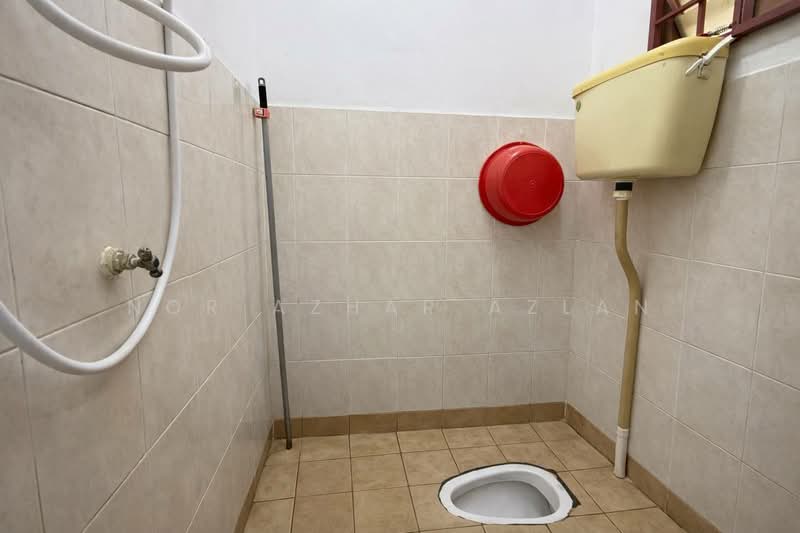 2-storey Terraced House for Sale in Seksyen 3 (Bangi) - Nor Azhar Azlan - Bathroom - PropertyGuru.com.my