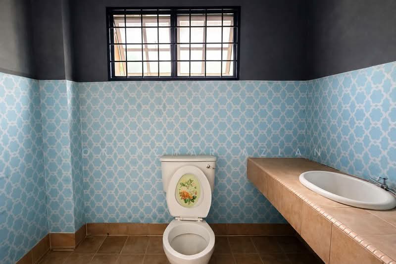 2-storey Terraced House for Sale in Seksyen 3 (Bangi) - Nor Azhar Azlan - Bathroom - PropertyGuru.com.my