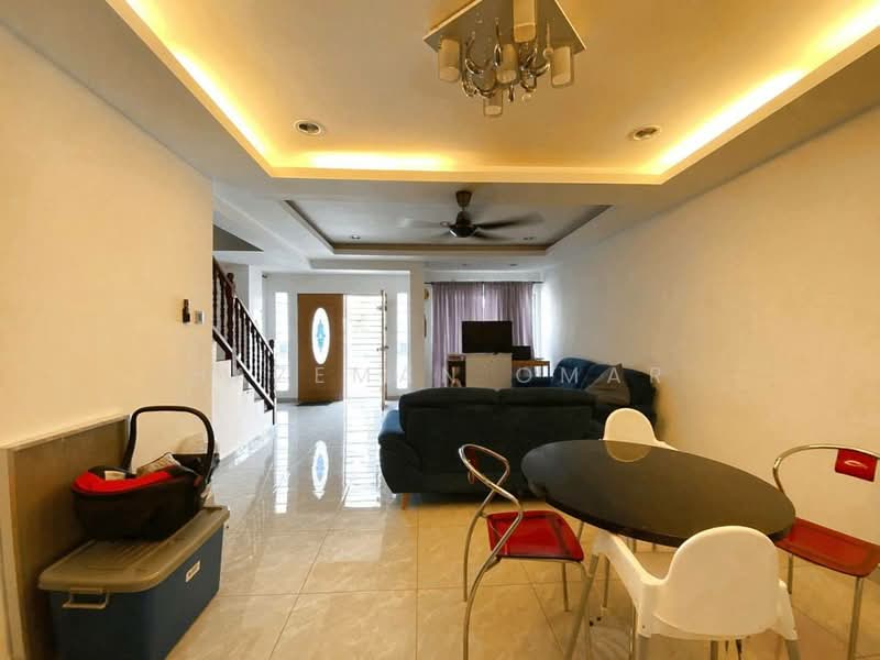 Rumah Teres 2 Tingkat untuk Dijual di Puncak Alam (Selangor) - Hazeman Omar - Living Room - PropertyGuru.com.my