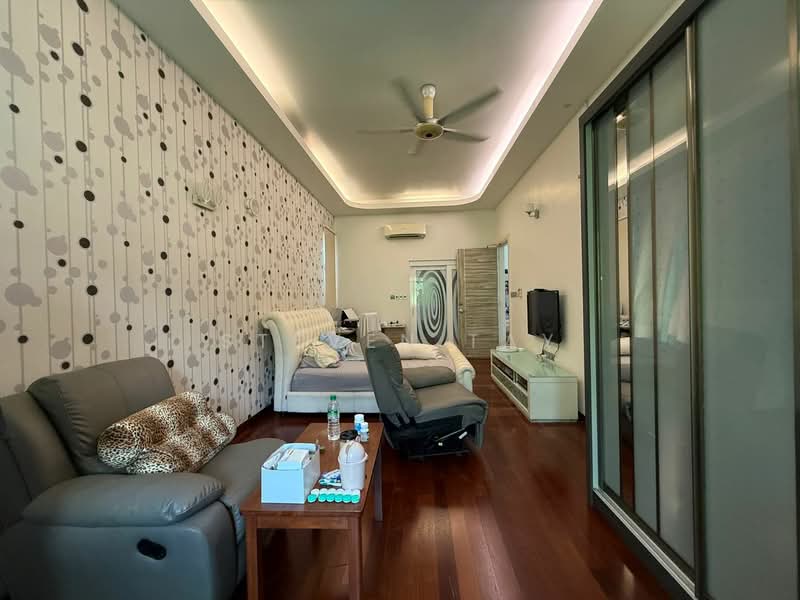 Bungalow for Sale in Seri Kembangan (Selangor) - Steven Tay - Living Room - PropertyGuru.com.my